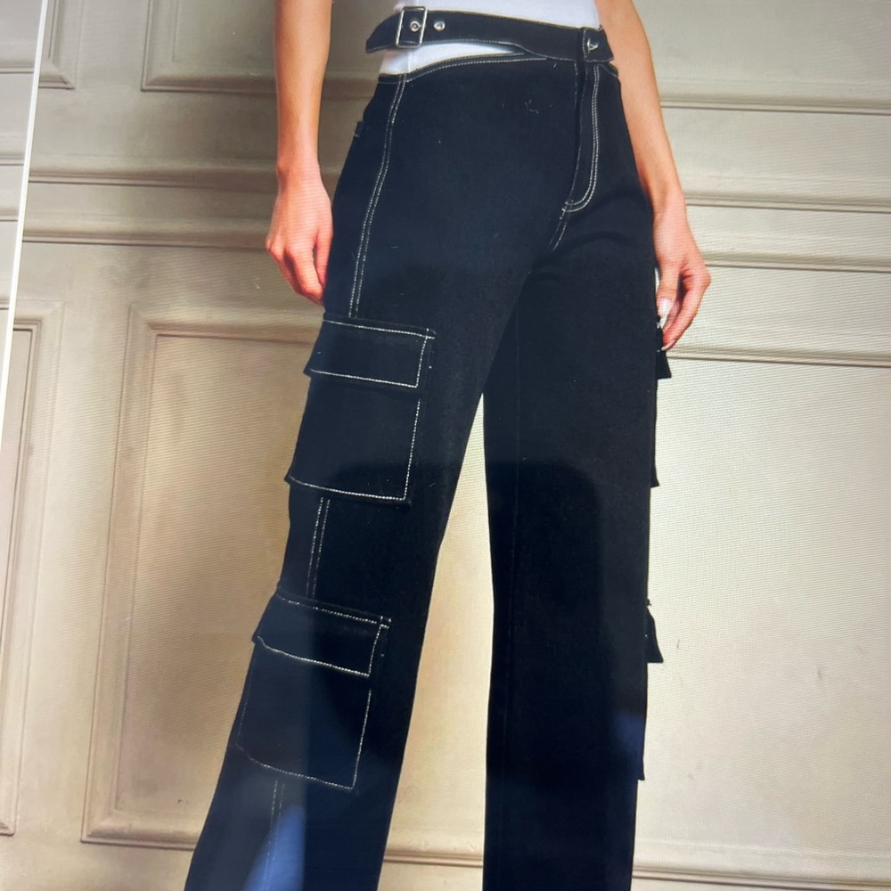 Button  closure cargo pocket denim pants.